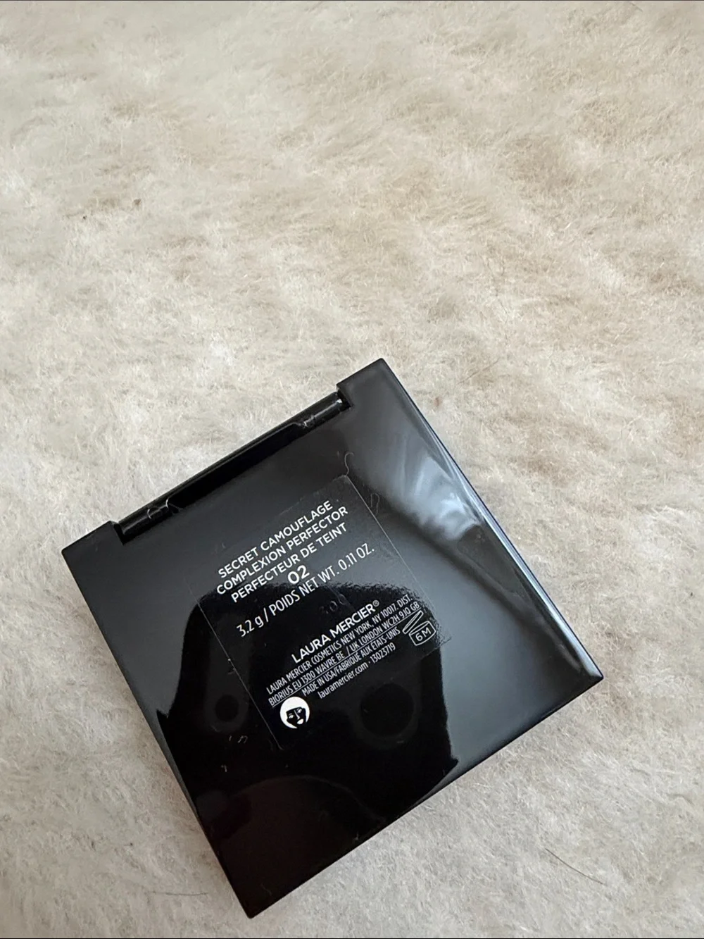 Laura Mercier Secret camoflauge in shade 02